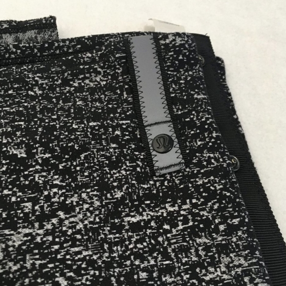 Lululemon Athletica Dark Grey Vinyasa Wrap - Picture 4 of 7